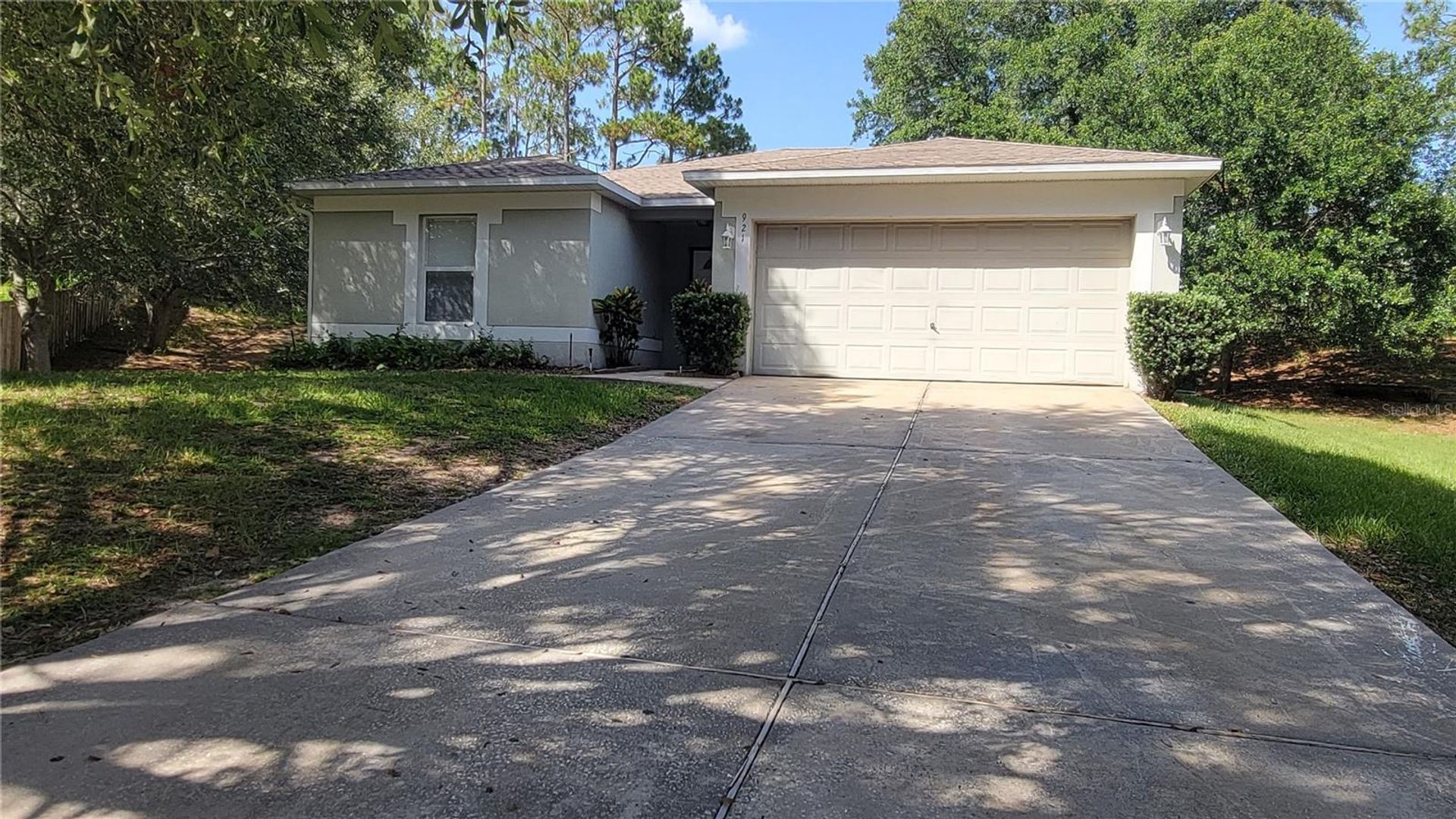 Minneola House: 921 Bristle Cone Ct.
