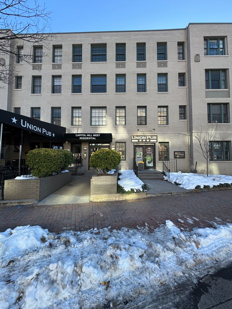 Washington Condo: 201 Massachusetts Avenue NE