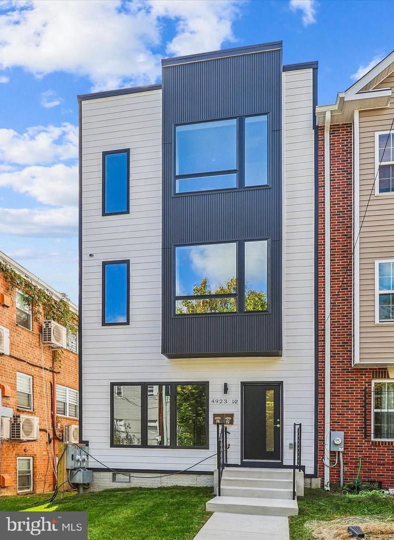 Washington Condo: 4923 1/2 A Street SE