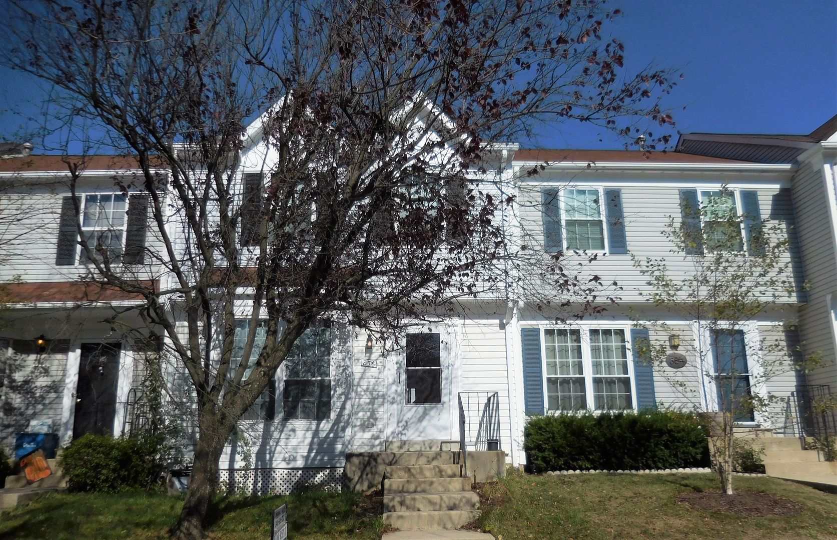 Leesburg House: 856 Smartts Lane NE