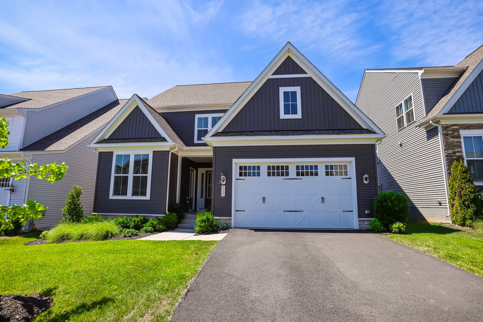 Leesburg House: 625 Lipizzan Dr
