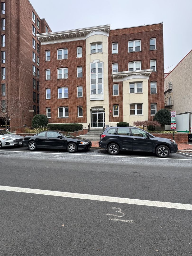 Washington Condo: 2114 N Street NW