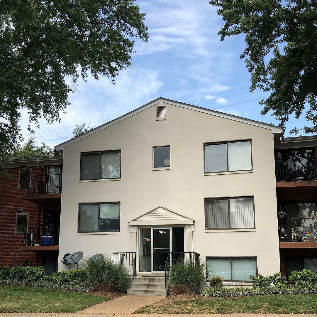 Leesburg House: 125 F Clubhouse Drive SW Unit 8