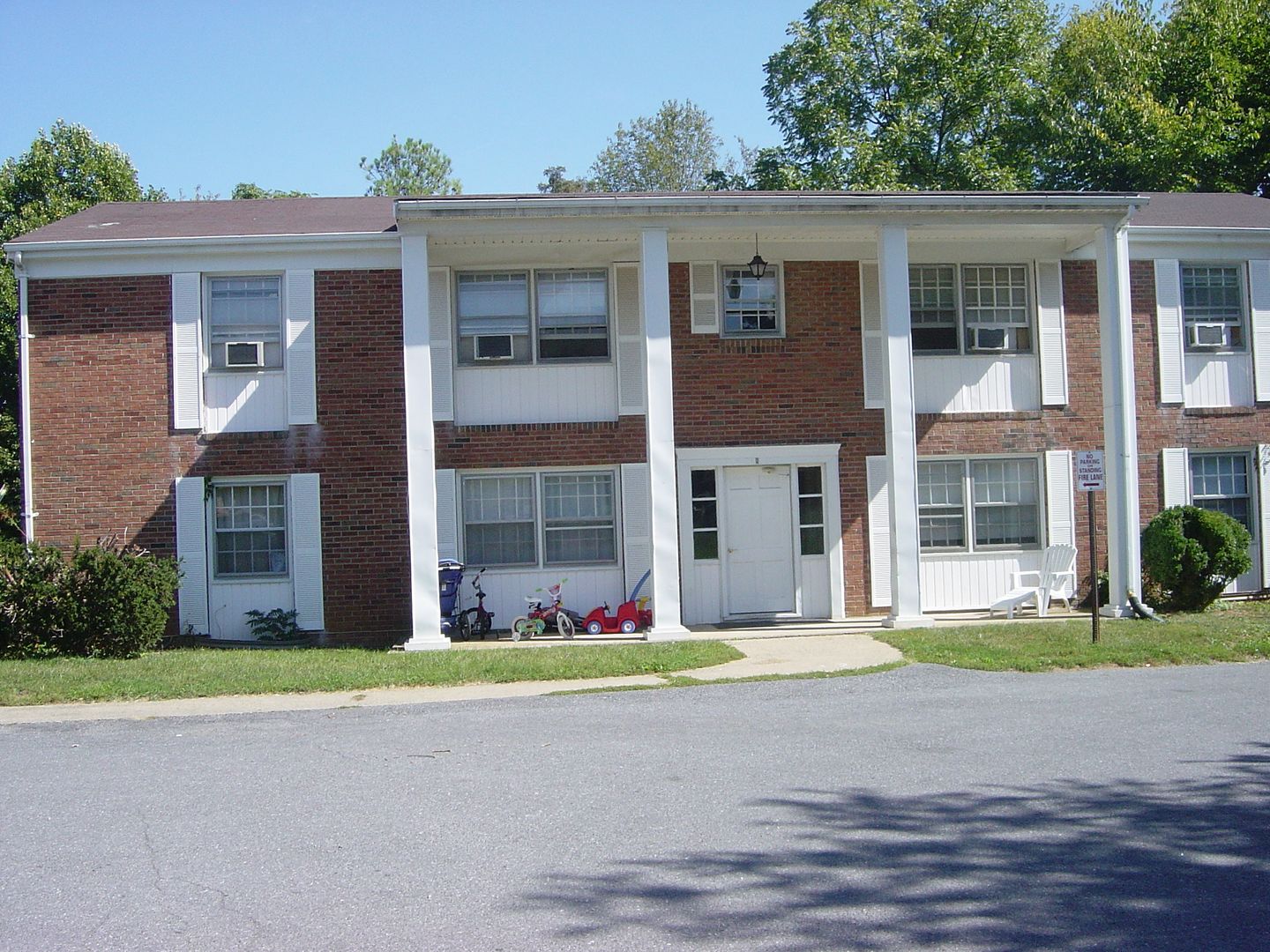 Round Hill Apartment: 8 Mosby Court