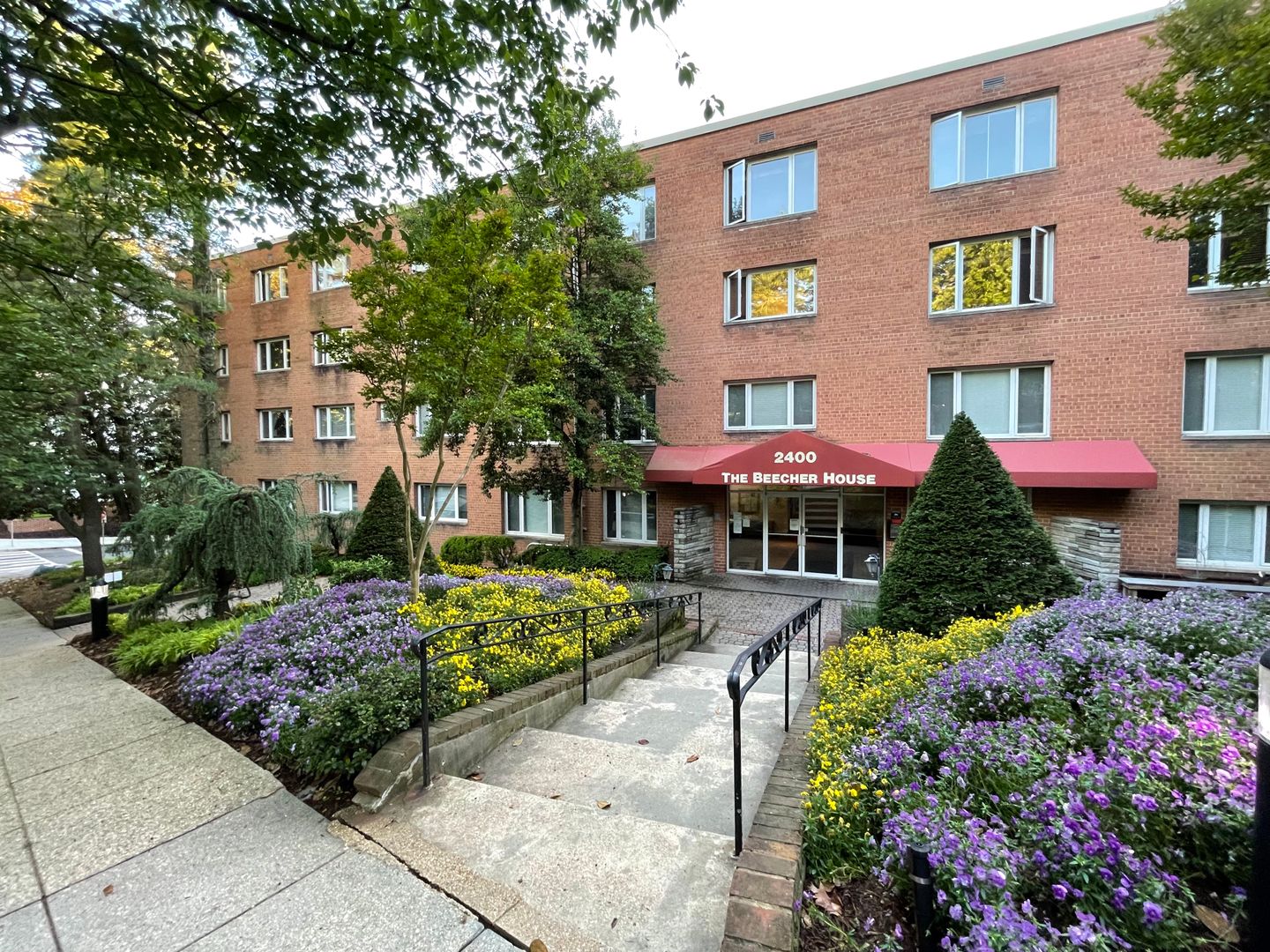 Washington Condo: 2400 41st Street NW