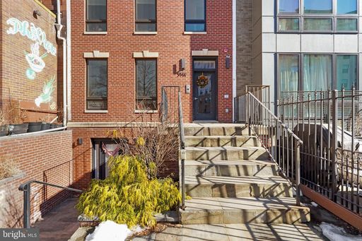 Amazing Two-Bedroom Columbia Heights W/Vaulted Ceilings, Washer/Dryer In Unit – photo 1