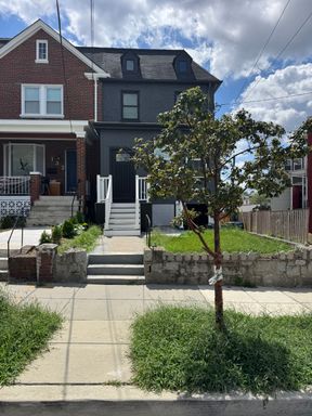 Top Floor Parking Included Two Bedroom- RENT SPECIAL! – photo 1