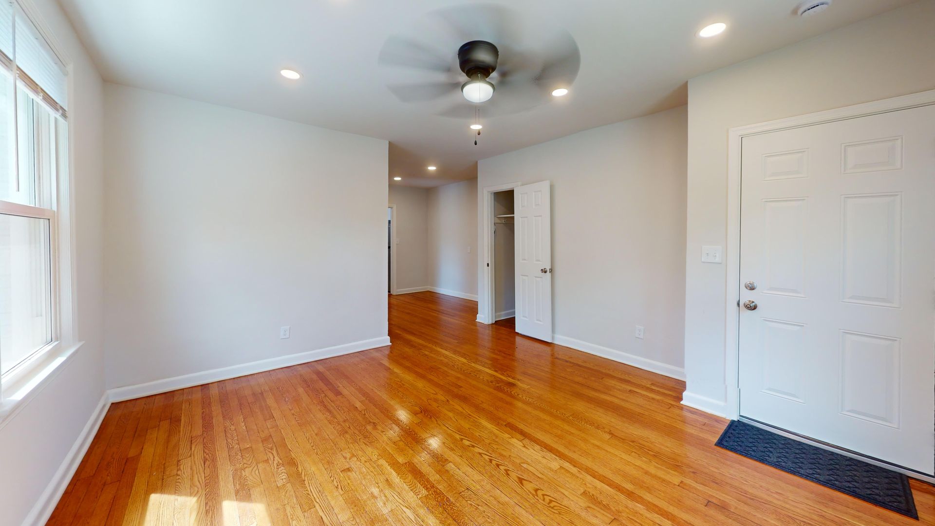 Washington Apartment: 1549 Montana Avenue NE