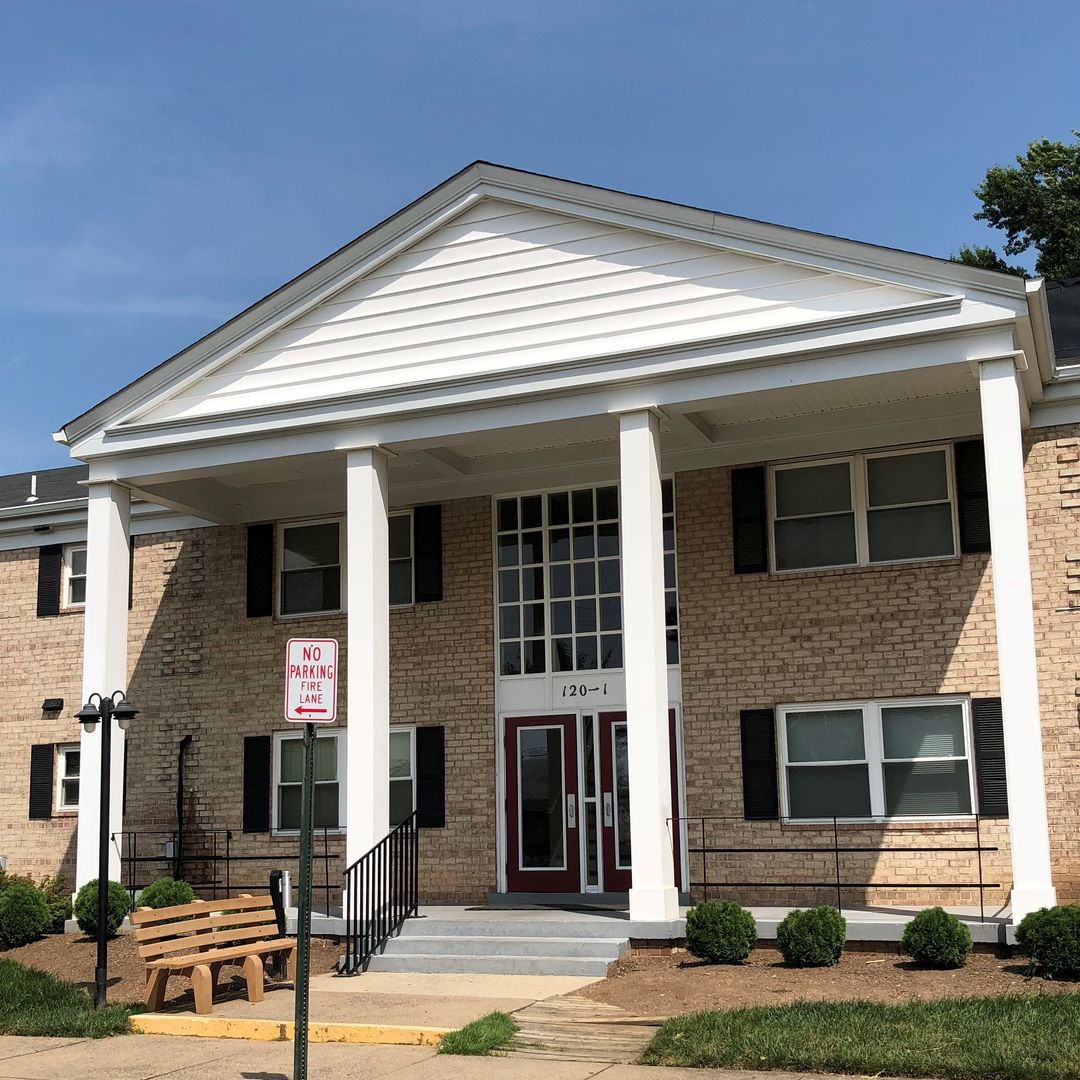 Leesburg House: 120-1 Washington Street NE