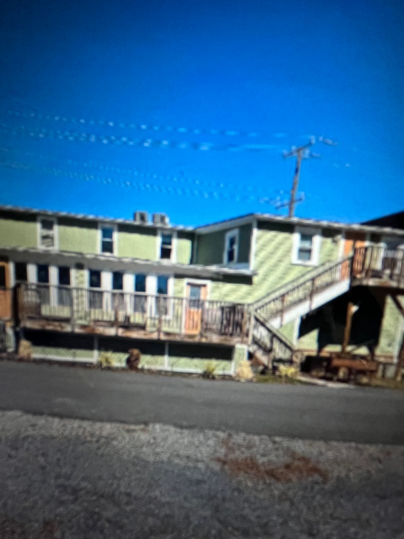 Round Hill Apartment: unit 1