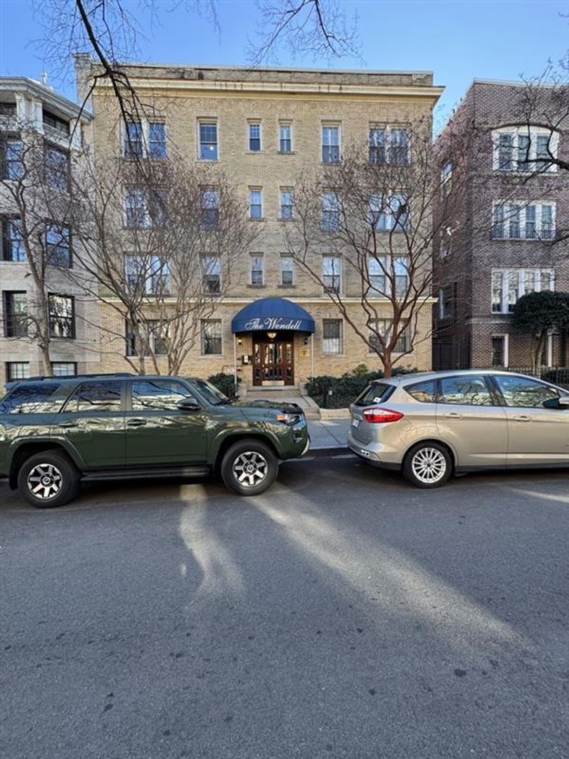 Washington Condo: 1858 California Street NW,