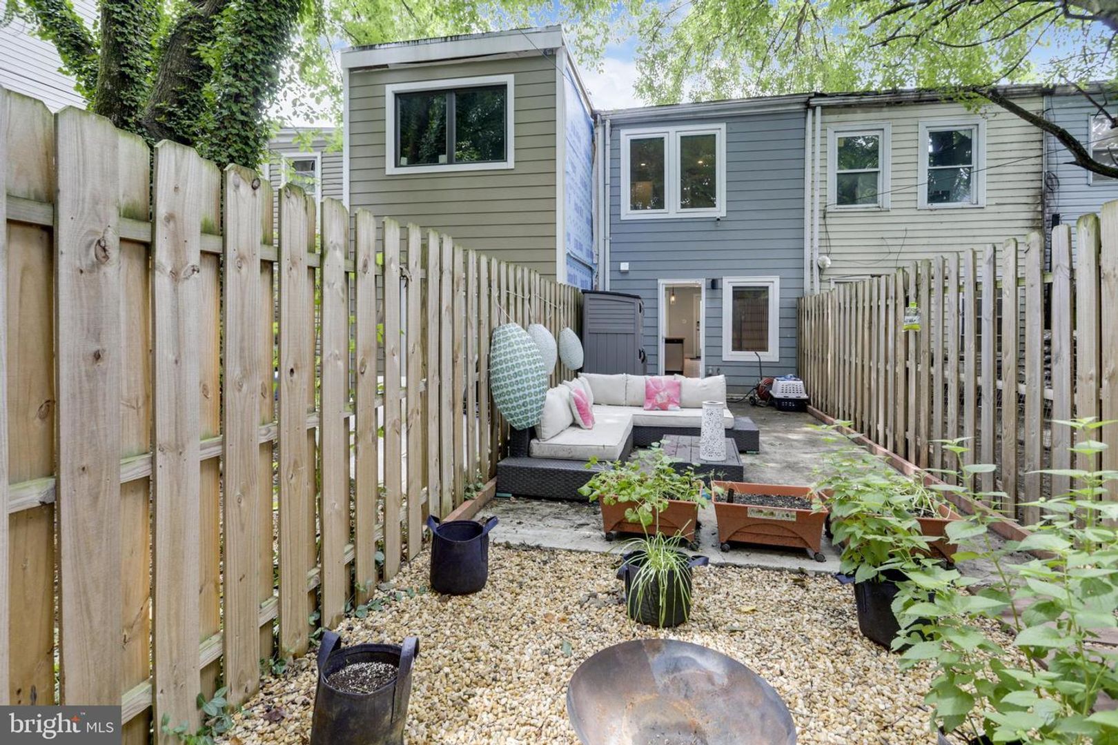 Washington House: 1530 Levis Street NE
