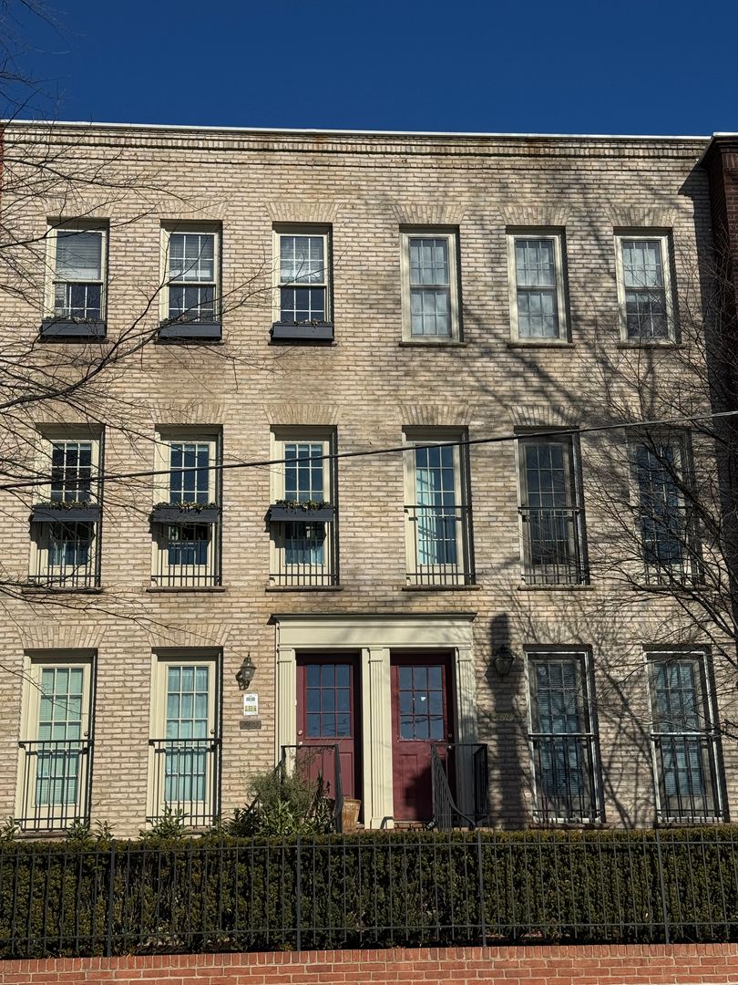 Washington Condo: 4621 1/2 Macarthur Boulevard NW