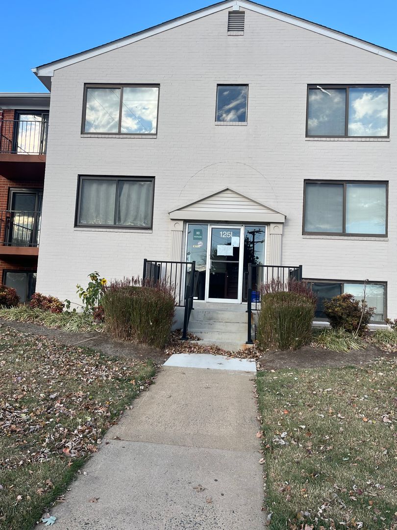 Leesburg Condo: 125 I Clubhouse Drive SW Unit 8