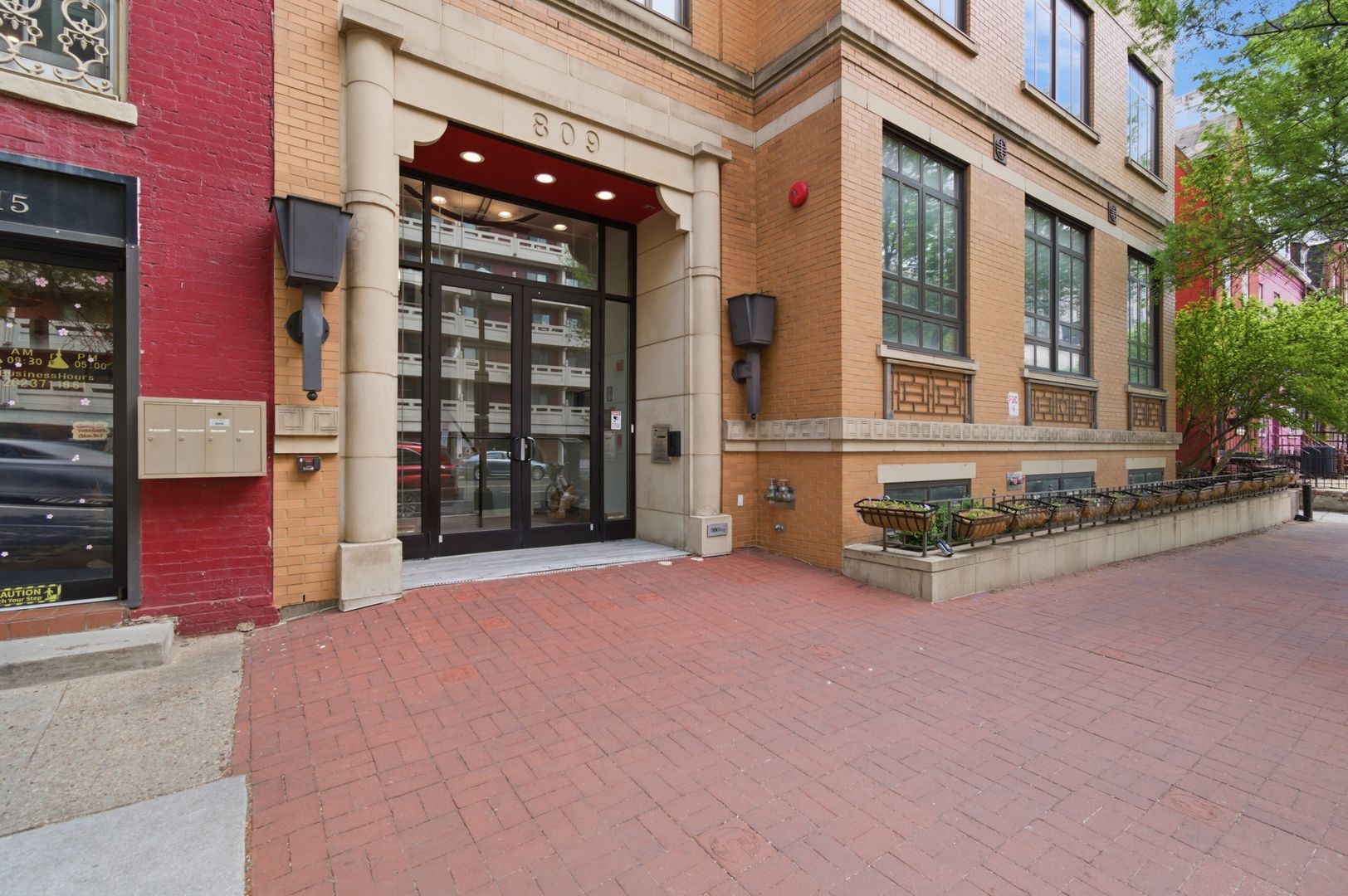 Washington Condo: 809 6th Street NW
