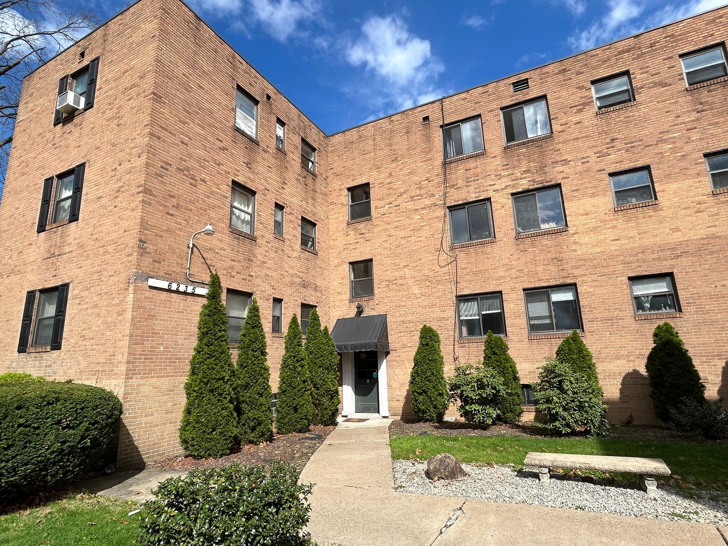 pittsburgh Apartment: 6235 Fifth Avenue