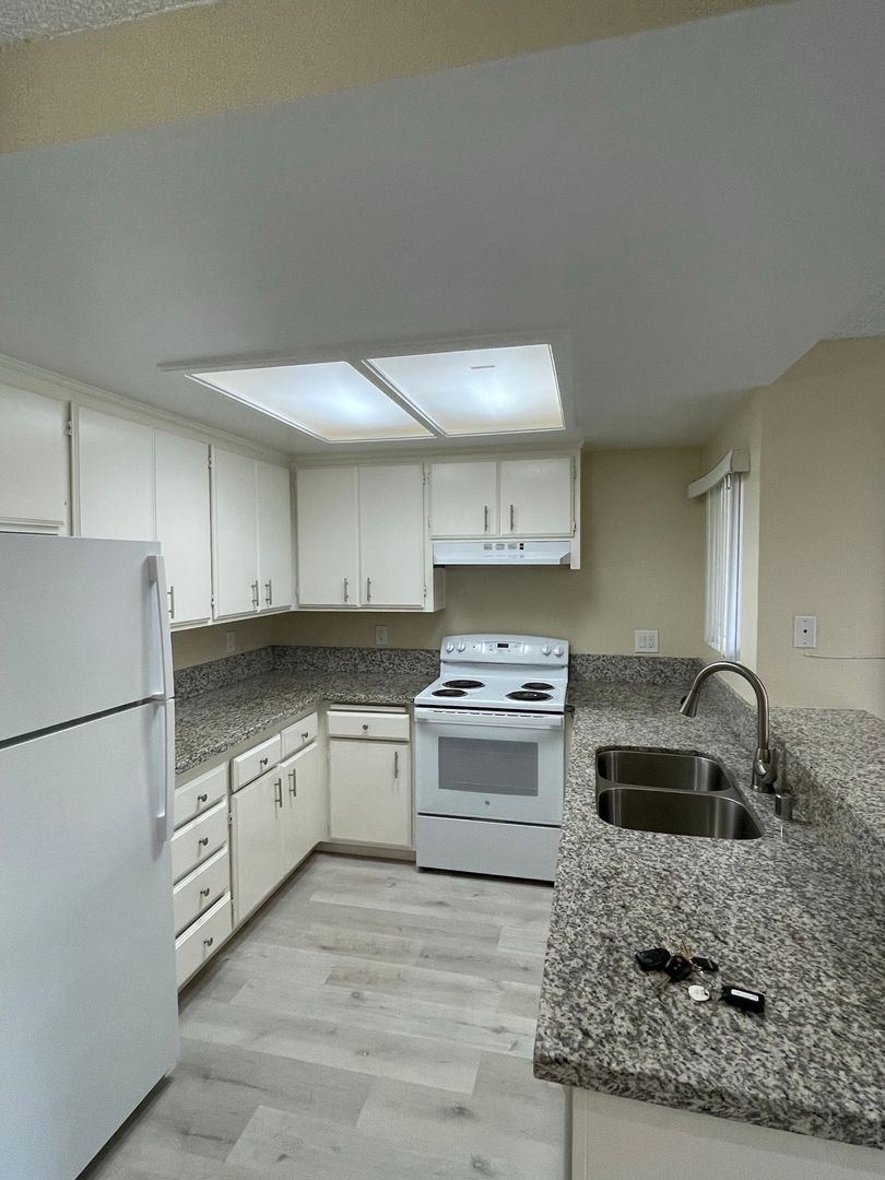 San Diego Apartment: 2284 and 2287 Dunlop Street
