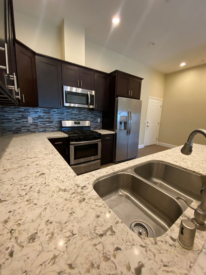 San Diego Apartment: 2266 West Dunlop Street