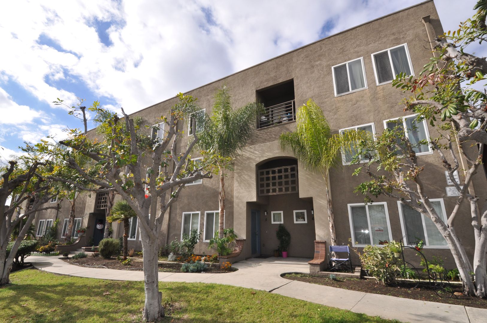 San Diego Apartment: 2200-2304 Morley St.