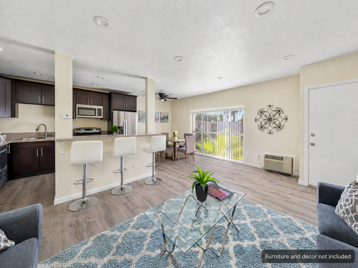Mesa Cove Apartments in La Mesa – photo 1