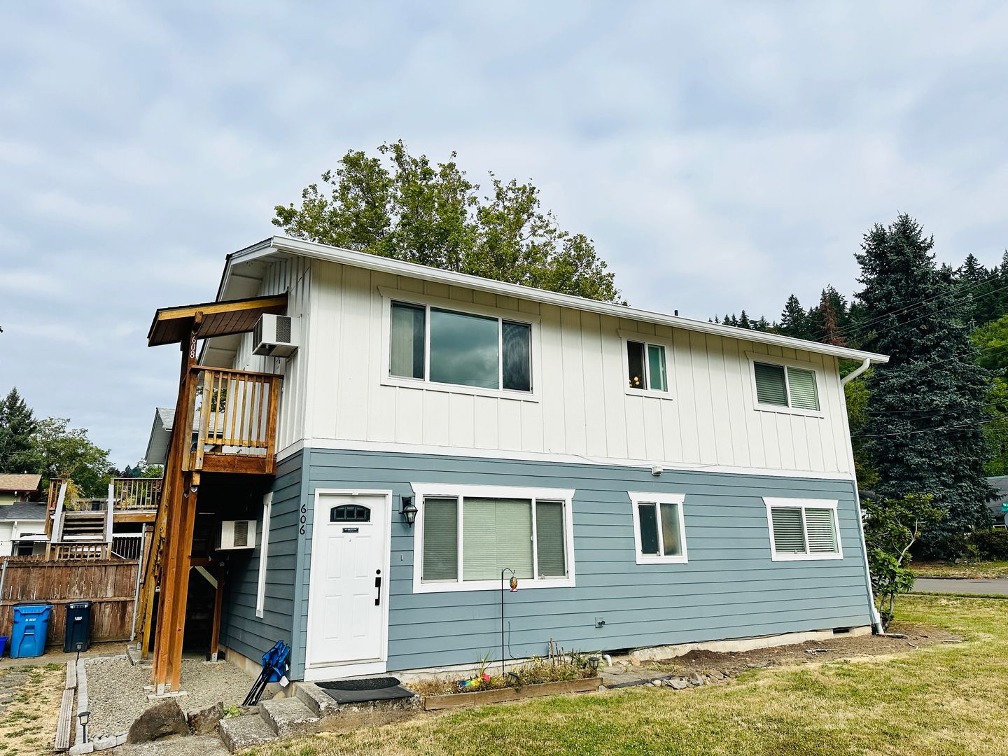 Camas House: 608 NW 10th Avenue