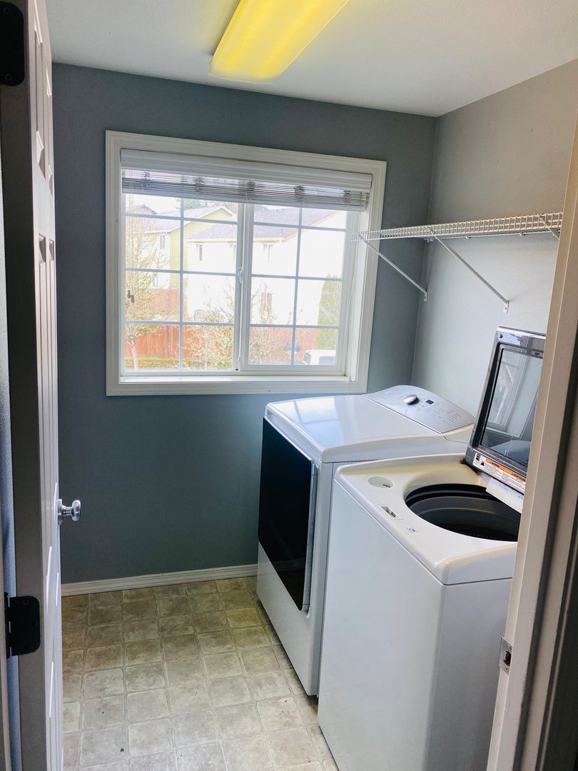 Laundry room at C&amp;L Mendenhall 5