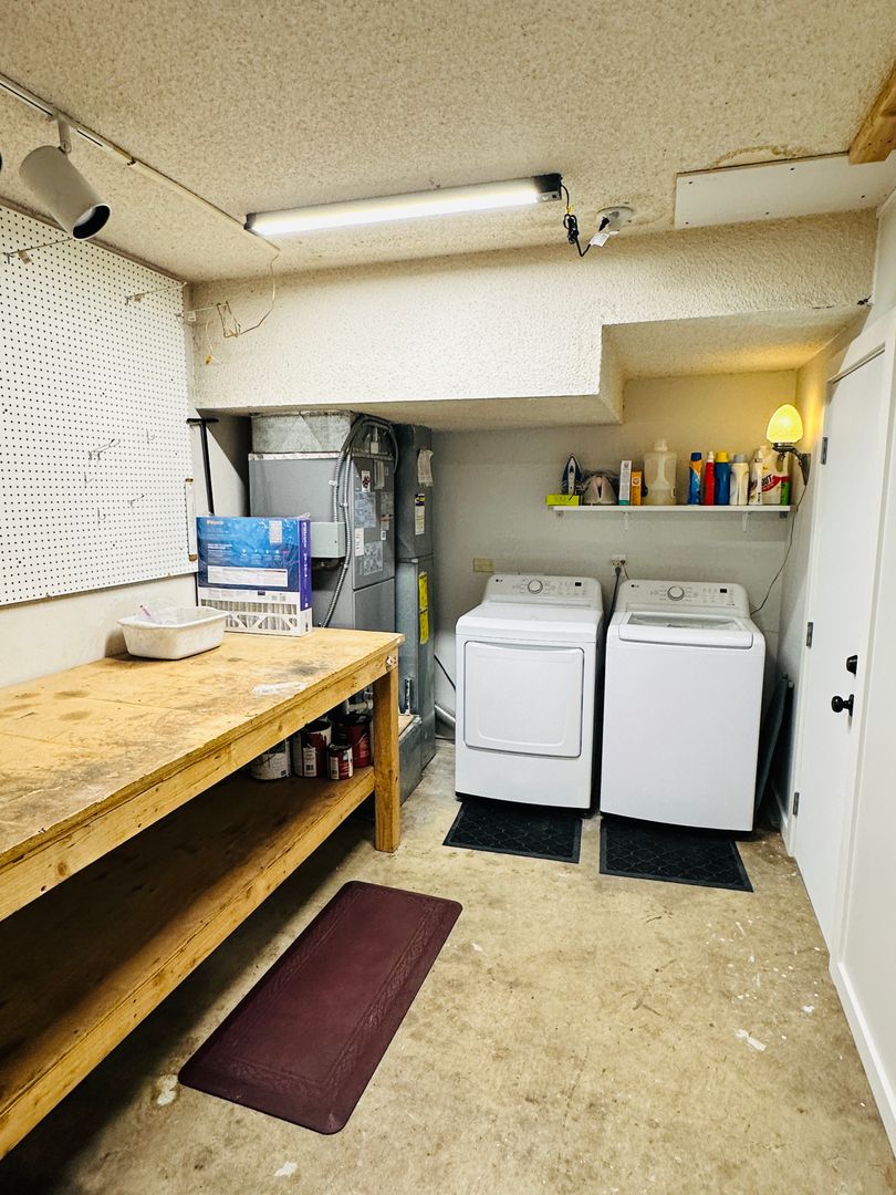 Laundry room at Alexander
