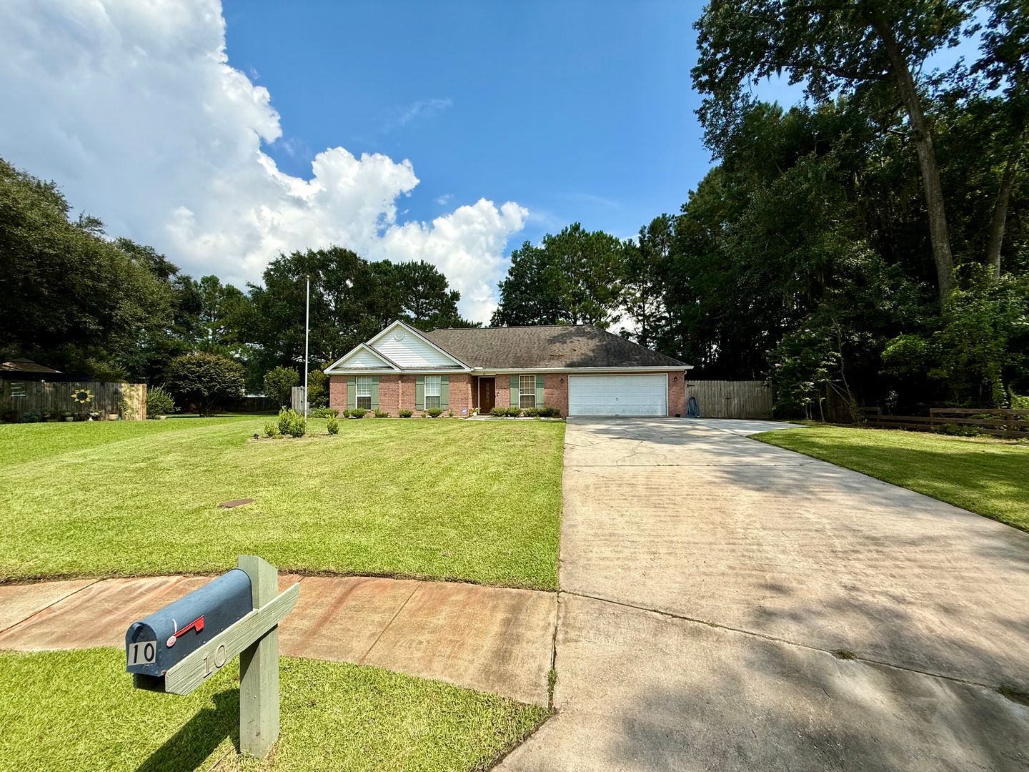 Richmond Hill House: 10 Ryan Dr