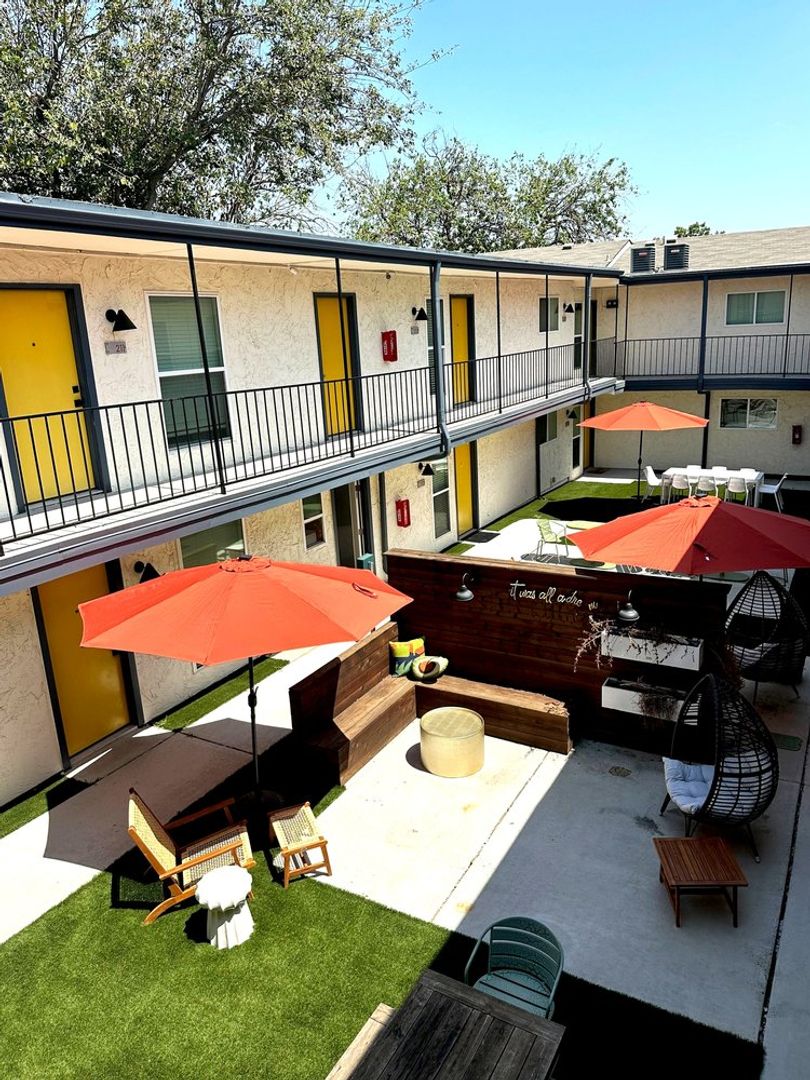 Dallas Apartment: 5109 Gaston Ave