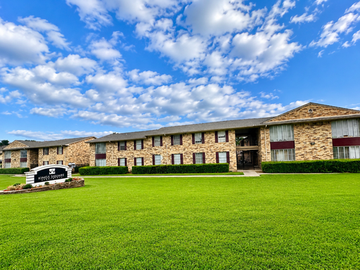 Tour Kings Square Today & Get $300 Move-In Credit! – photo 1