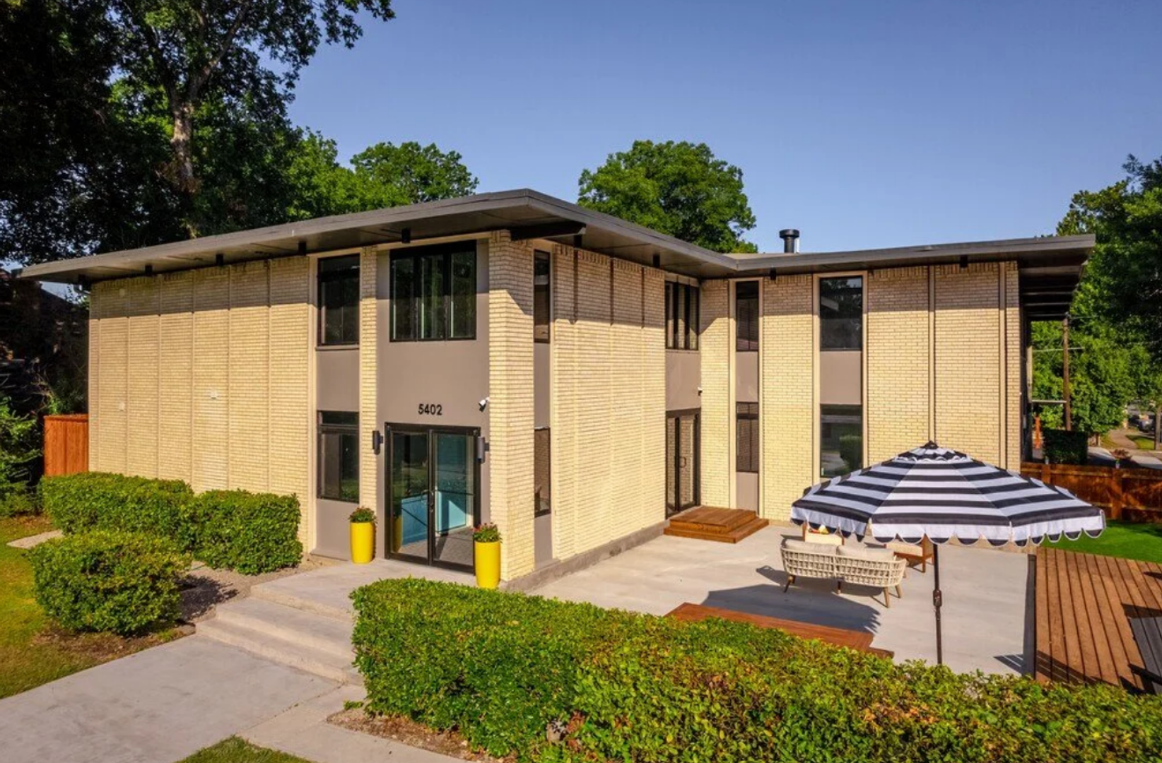 Dallas Apartment: 5402  Gaston Ave
