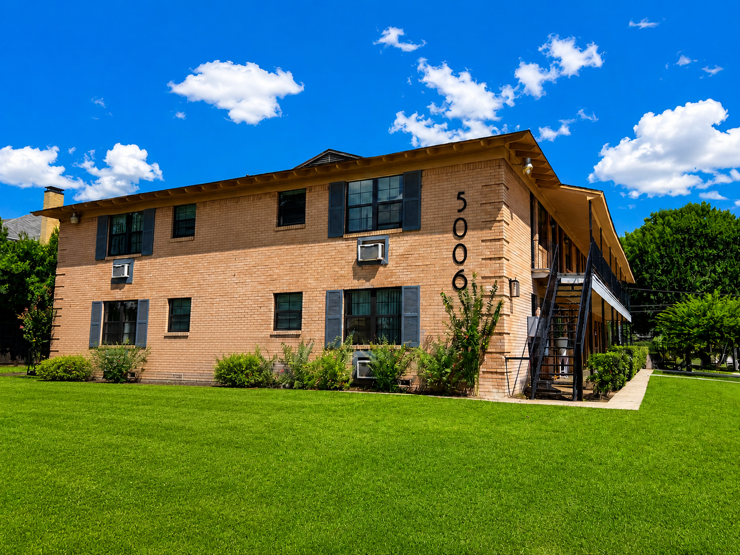 Dallas Apartment: 5006 Gaston Ave