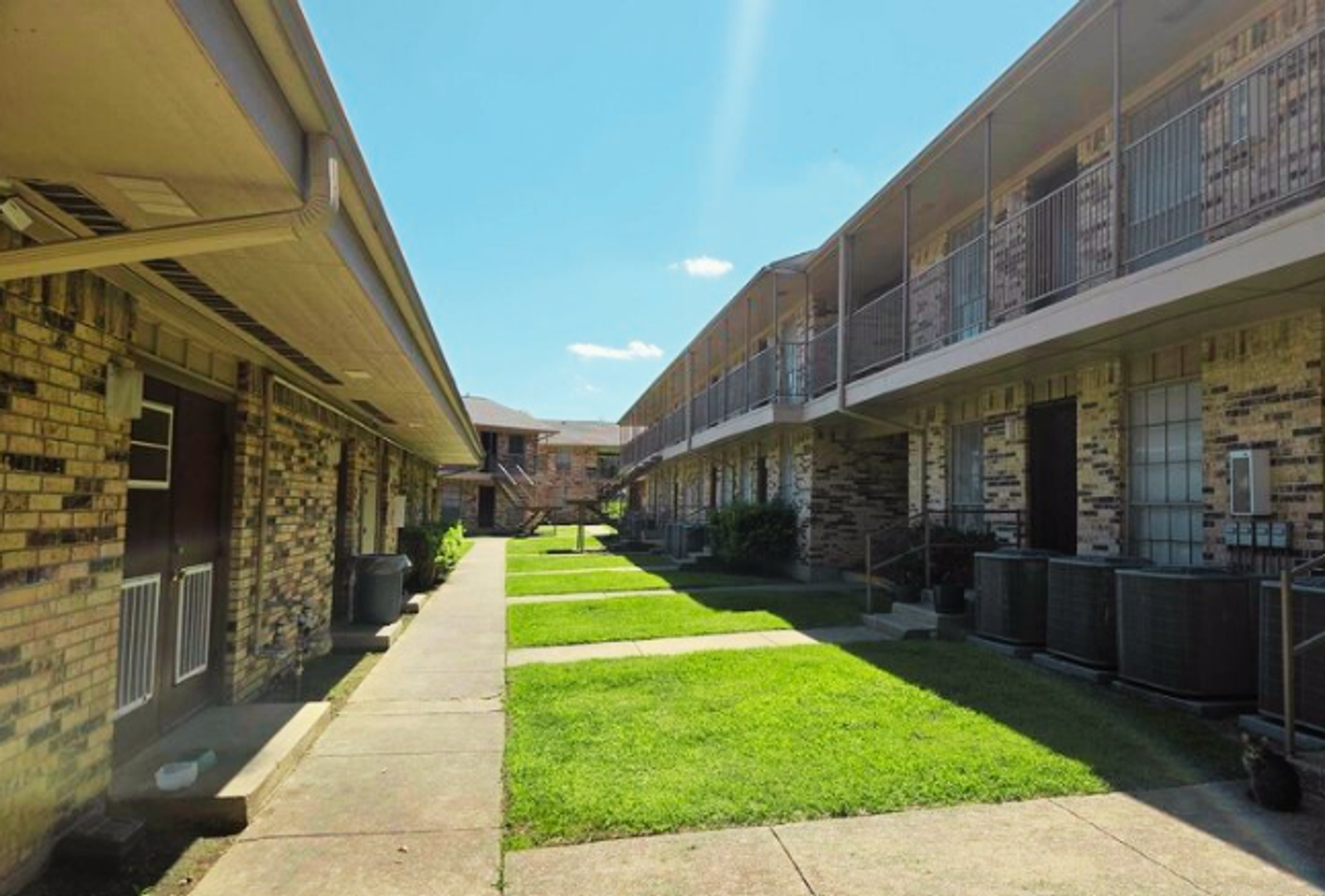 Dallas Apartment: 2625 E. Illinois Ave.