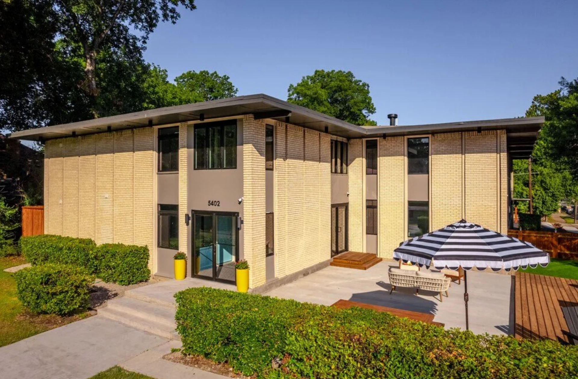 Dallas Apartment: 5402  Gaston Ave