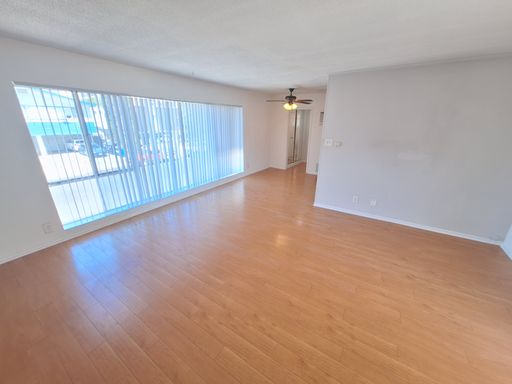 Charming 1 Bed, 1 Bath Apartment Unit in Beverly Grove – photo 1