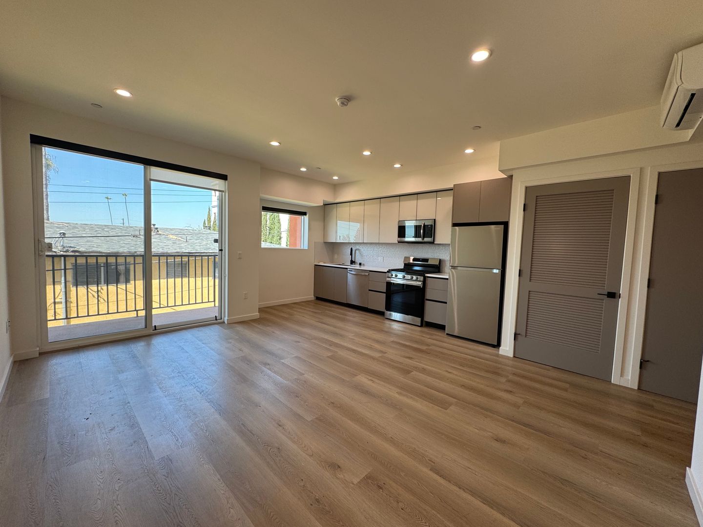 Los Angeles Apartment: 955 Fedora St.