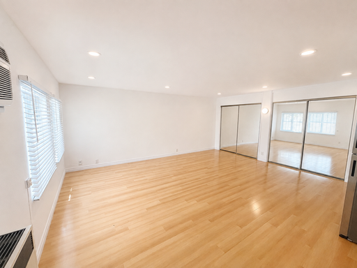 Spacious Studio with Private Patio in Koreatown! **2 Weeks Free Rent** – photo 1
