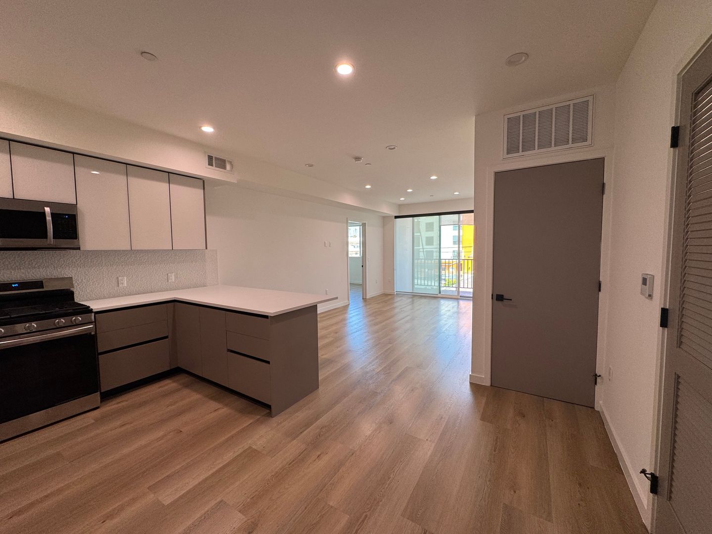 Los Angeles Apartment: 955 Fedora St.