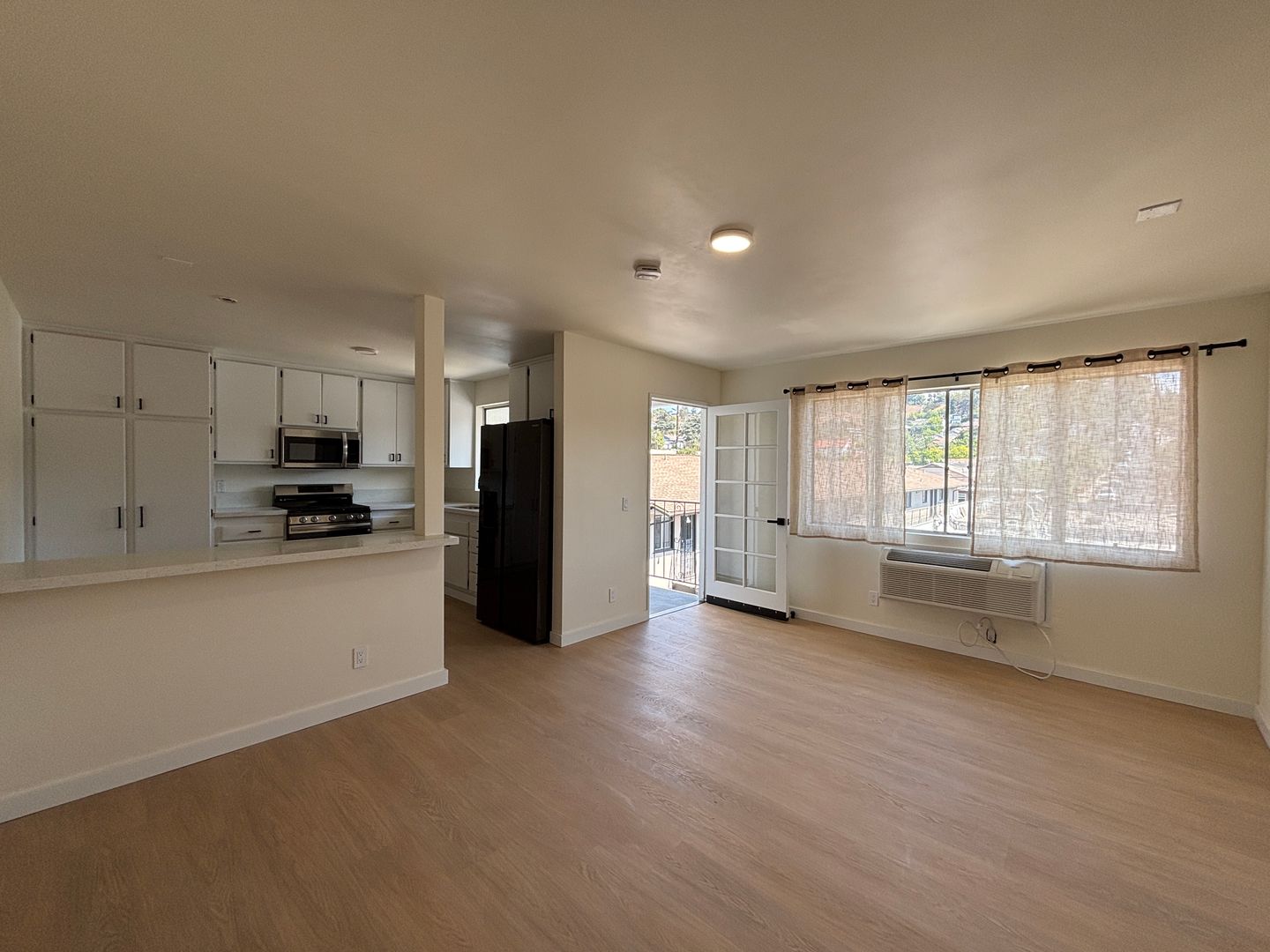 Los Angeles Apartment: 6079 La Prada St