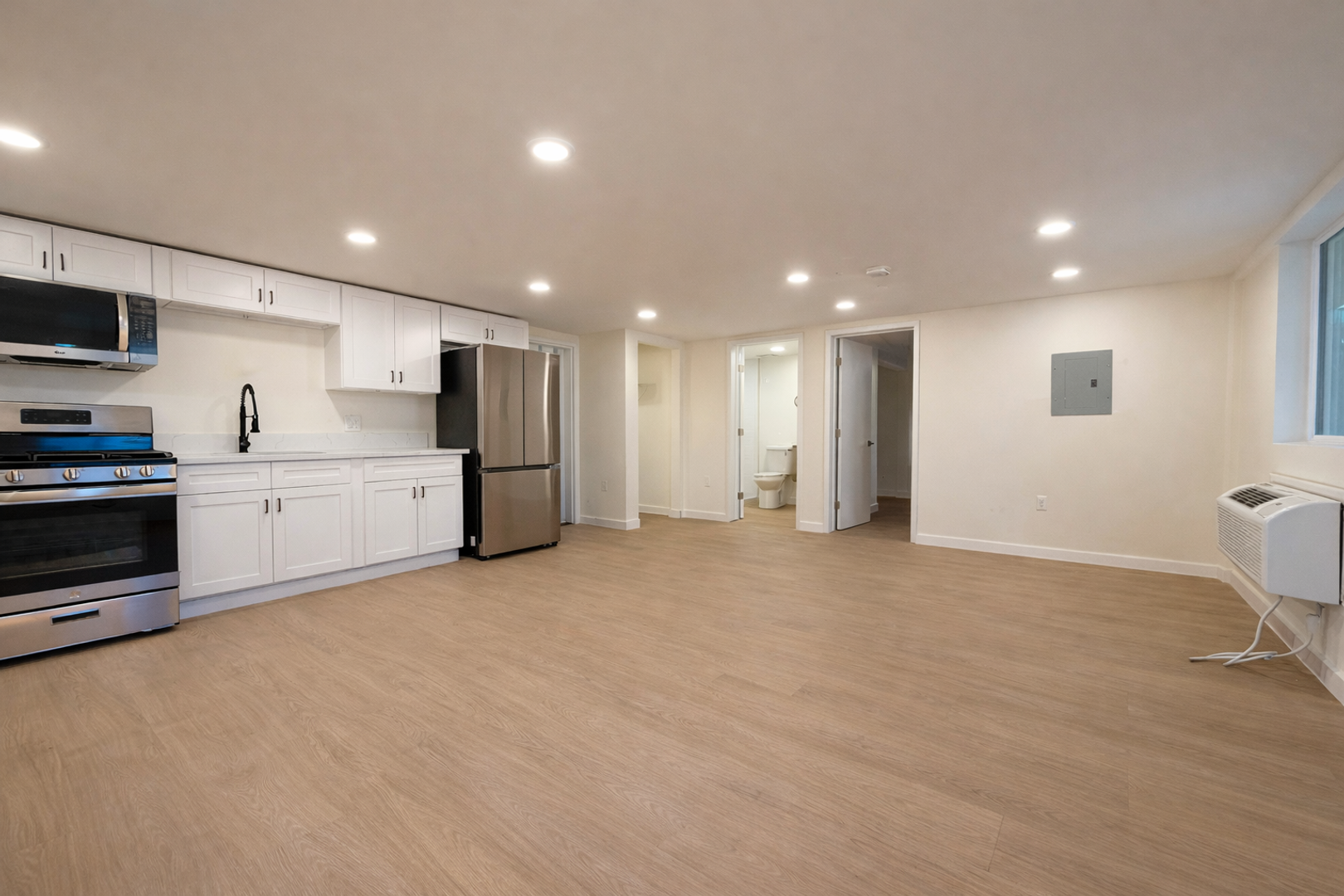Los Angeles Apartment: 6079 La Prada St