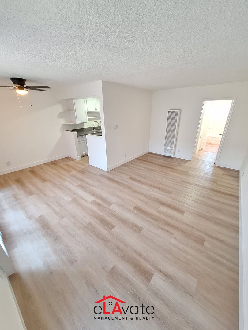 Los Angeles Apartment: 428 S Sherbourne Dr.