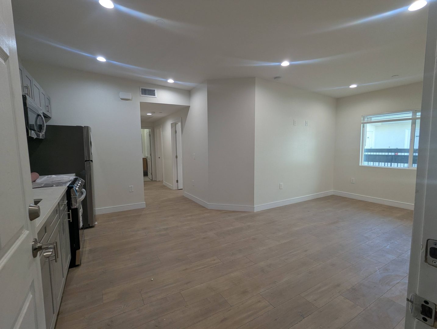 Van Nuys Apartment: 14411 Vanowen St.