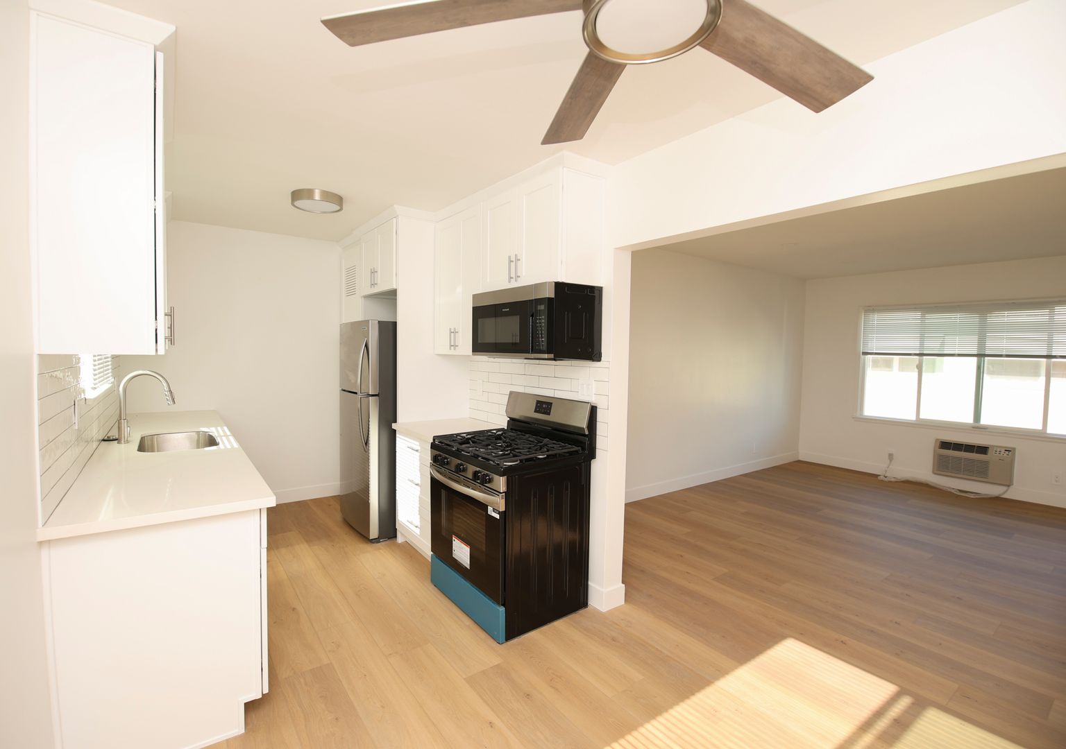 Van Nuys Apartment: 14115 Gilmore St.