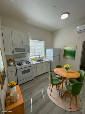 Beautiful One Bedroom Apartment in New Construction Building Near Downtown LA! – photo 1