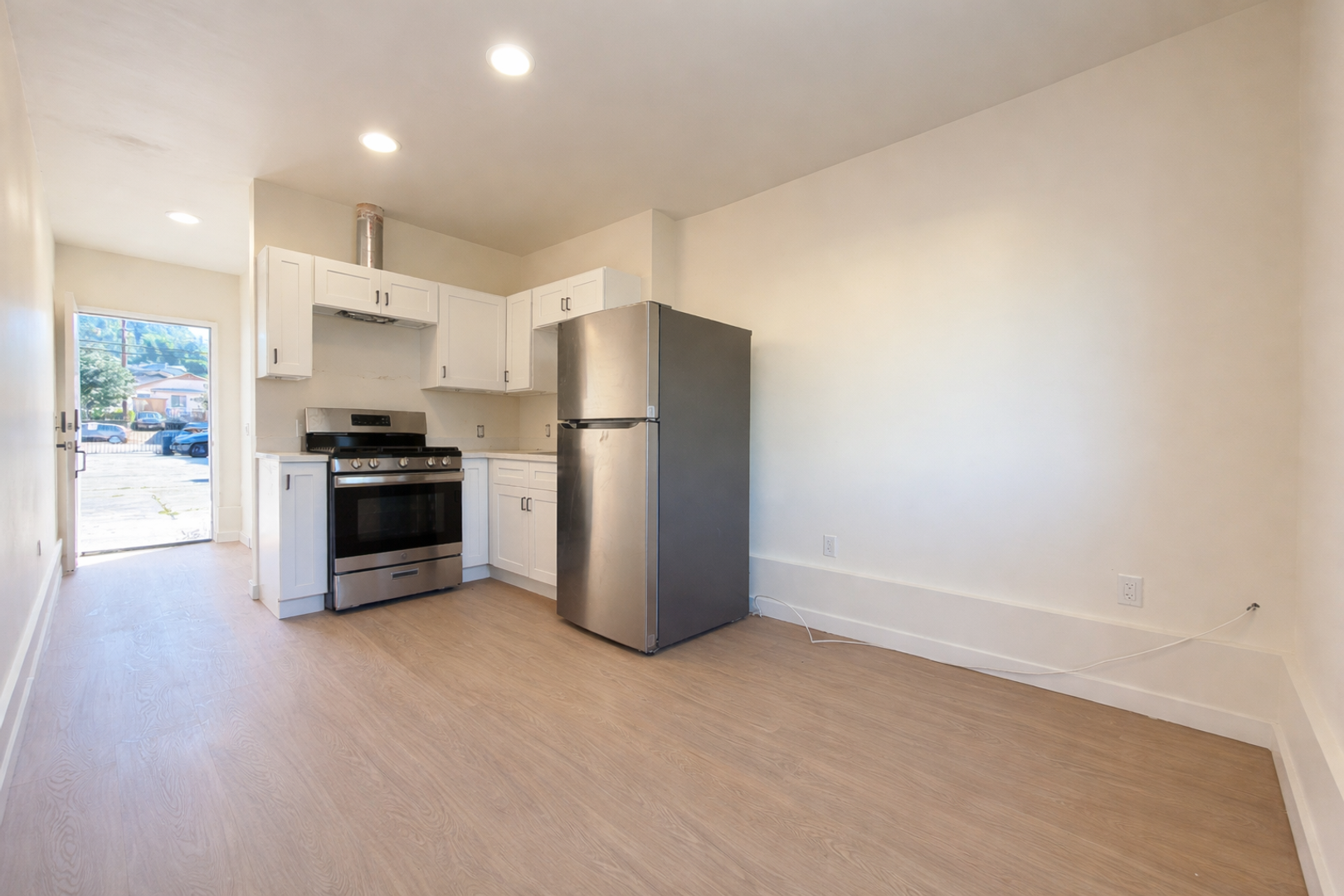 Los Angeles Apartment: 6817-6819 N. Figueroa St.