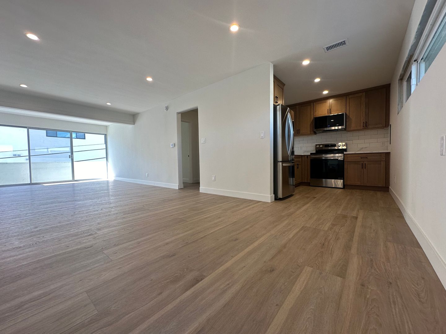 Los Angeles Apartment: 11600 Rochester Ave