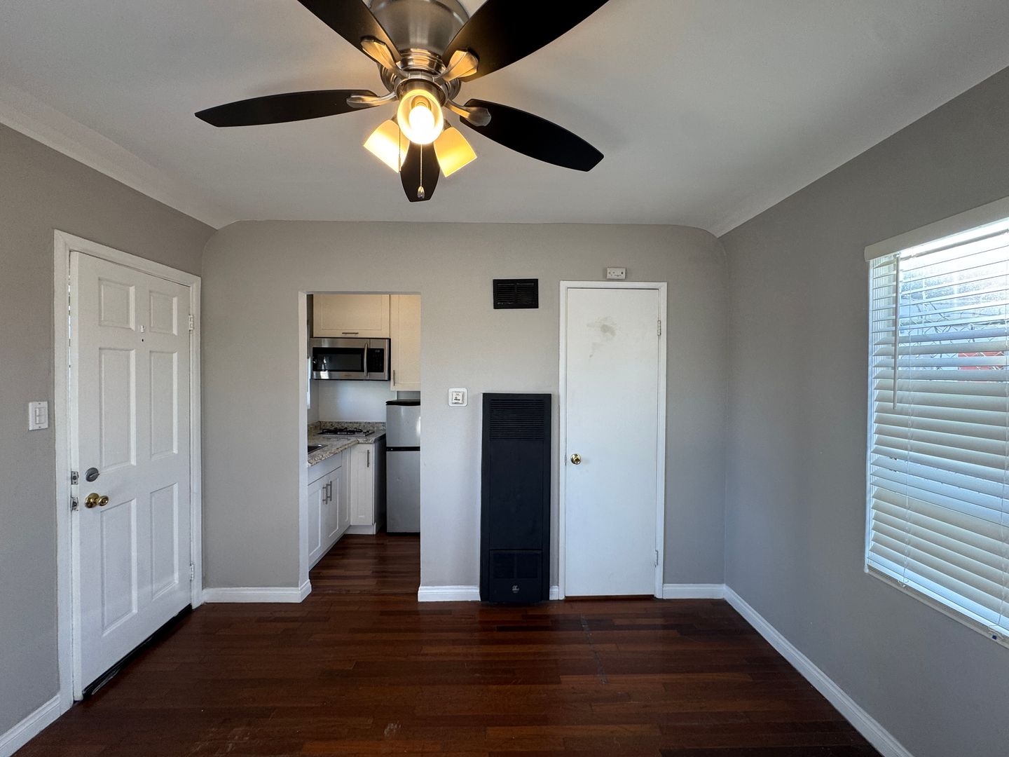 Studio City Apartment: 10822 Ventura Blvd.