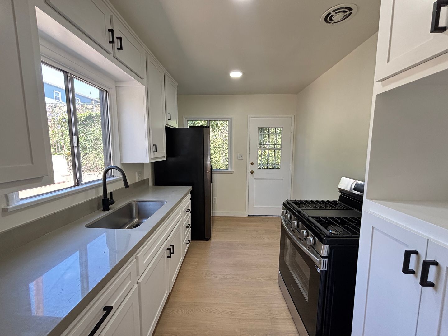 Los Angeles Apartment: 6817-6819 N. Figueroa St.