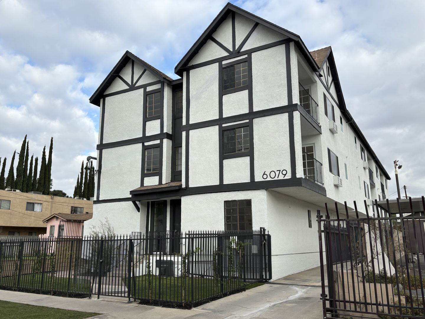 Los Angeles Apartment: 6079 La Prada St