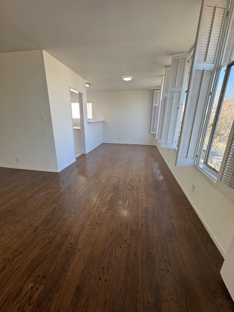 Beverly Hills Apartment: 337 S Elm Dr.